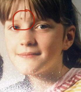 Brugklasfoto van Joske Kuut met de moedervlek in haar gezicht